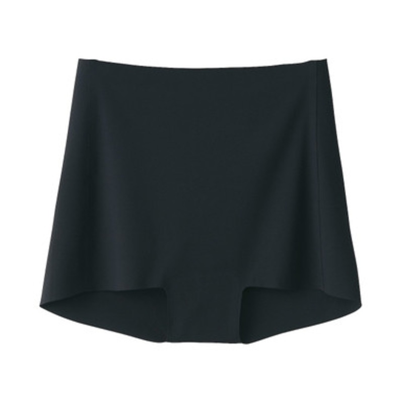 Women's Complete Seamless Mid Rise Shorts.