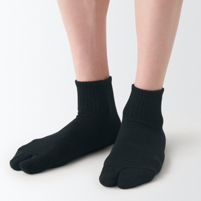 Right Angle Tabi Short Socks Black