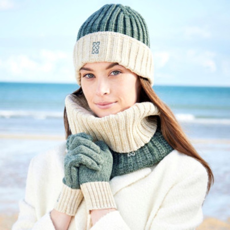 Women's Celtic Knot Rib Knit Gloves