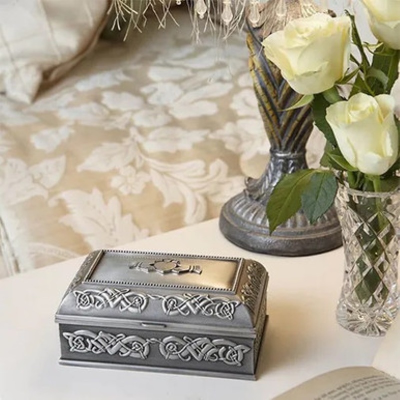 Claddagh Medium Jewelry Box