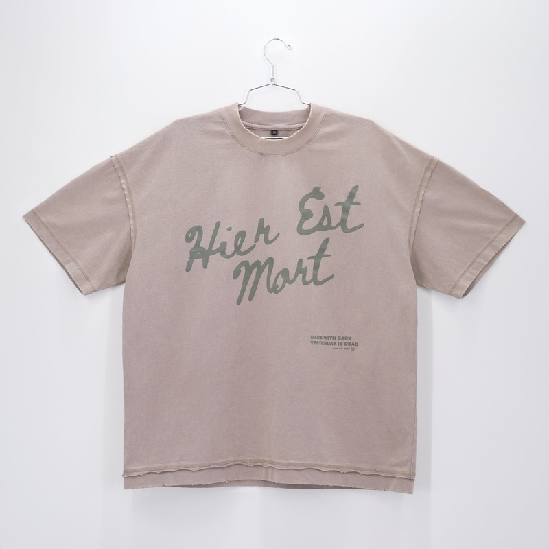 HEIR EST MORT VINTAGE TEE PEWTER